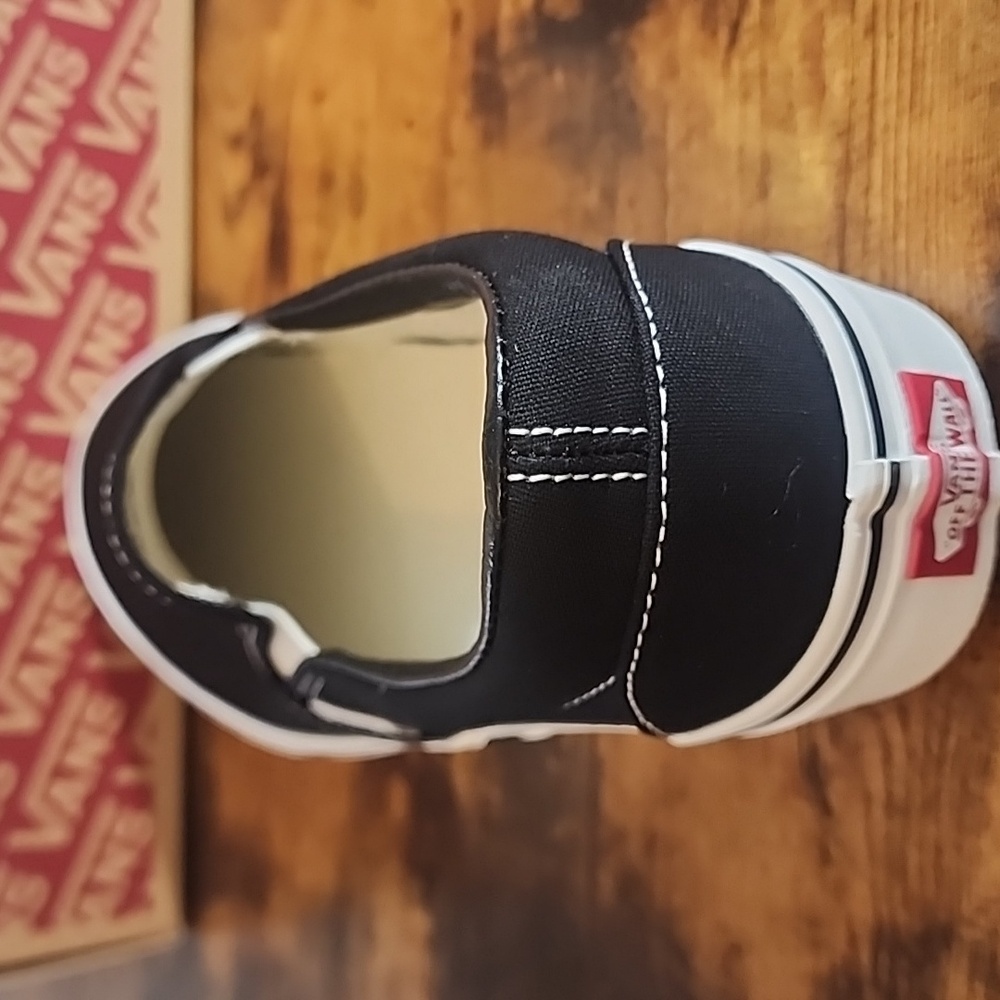 Vans Classic Slip-On Shoes - Black/White M8.5-W10 Embrace Legendary Comfort FP60 - Picture 4 of 10